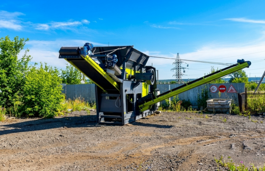 Мобильная щековая дробилка для железобетона CRUSH 110 в работе