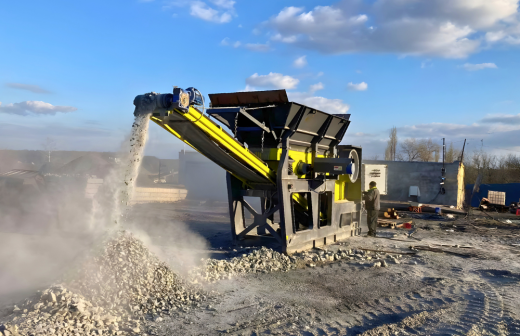 Мобильная щековая дробилка для железобетона CRUSH 110 в работе