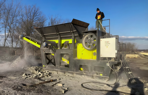 Мобильная щековая дробилка для железобетона CRUSH 110 в работе